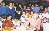 Святослав Рерих и Девика Рани в гостях у болгарских детей — участников движения «Знамя Мира». 1987 