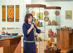 МИР, В КОТОРОМ ХОЧЕТСЯ ЖИТЬ. Выставка декоративно-прикладного искусства и живописи