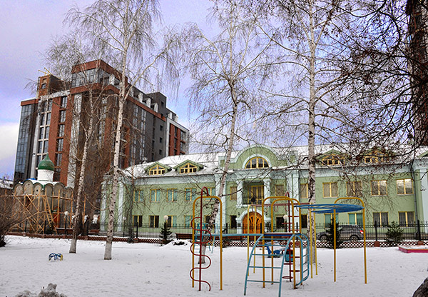 Музей Н.К. Рериха в Новосибирске. Вид со двора